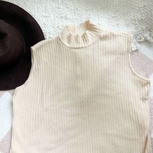 St. John Collection by Marie Gray Turtleneck Ribbed Sleeveless top with zipper